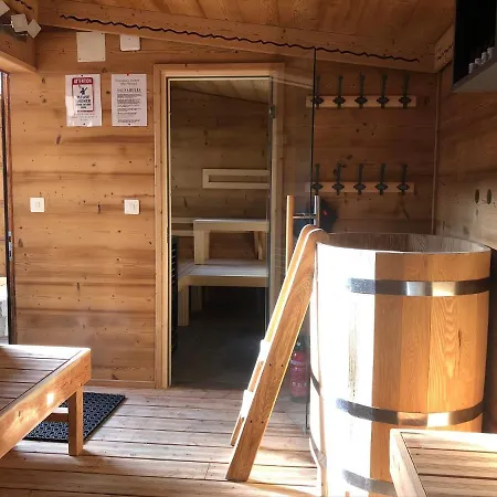 Family Le Vieux Chalet Bed and breakfast