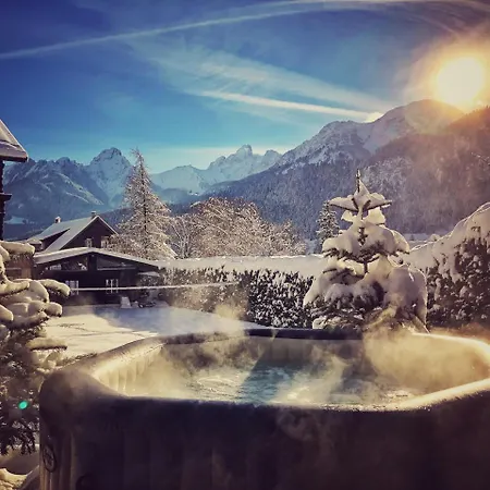 Couette-café Family Le Vieux Chalet 3*