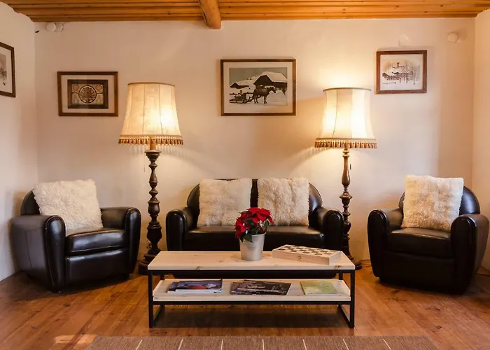 לינה וארוחת בוקר Family Le Vieux Chalet 3*